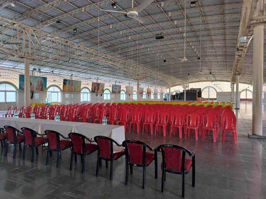 An empty hall prepared for the Ajgara debate gathering