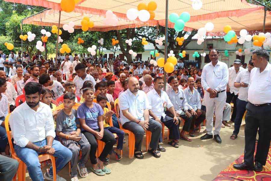 A large audience gathered at an Ajgara debate